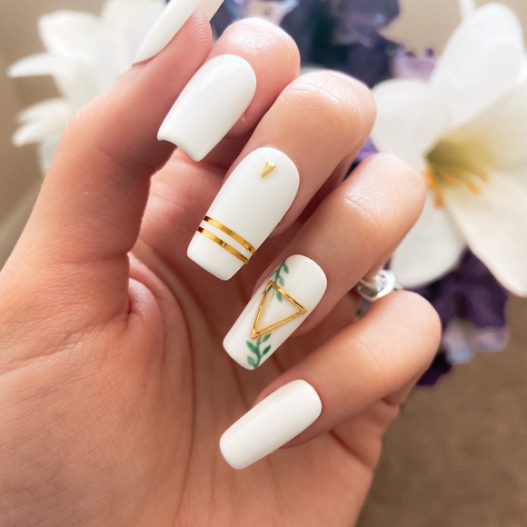 White Leaf with Gold Accent Press-On Nails🌿 - Picture 2 of 5